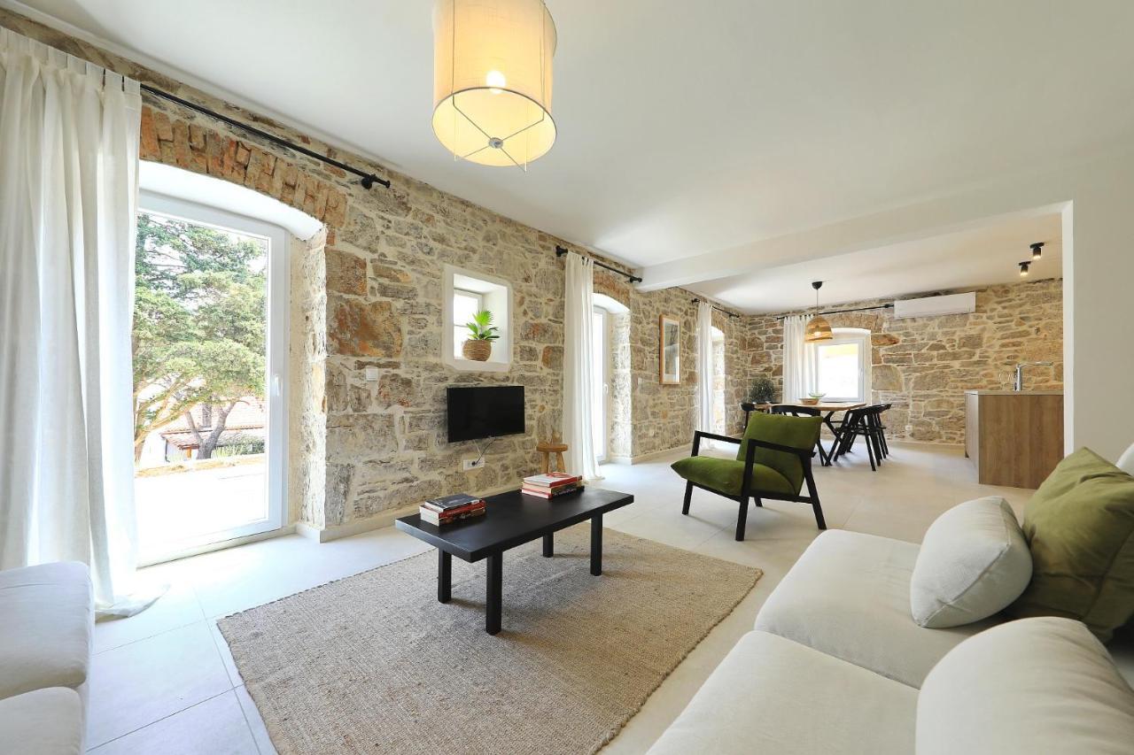 Villa Mira With A Heated Pool And A Sea View Božava Zewnętrze zdjęcie